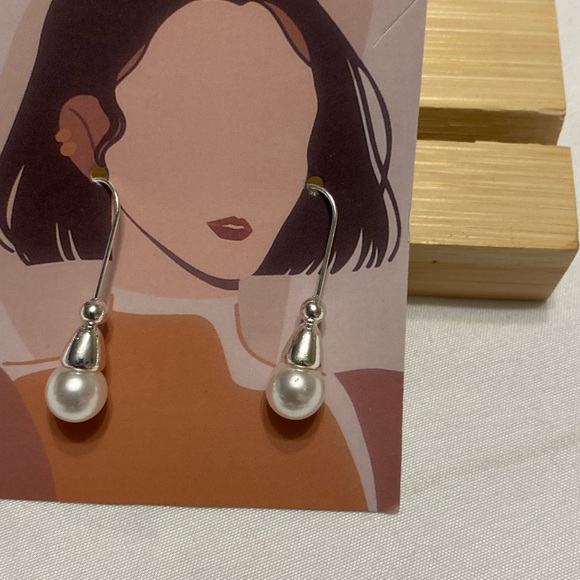 LIVE SHOW SALES $10 FASHION EARRINGS - Picture 2 of 10